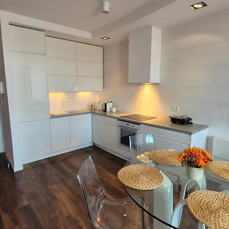 Towarowa Orange Apartment, Free Parking, Air-conditioning, Self Check-in 24h Διαμέρισμα *