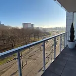 Towarowa Orange Apartment, Free Parking, Air-conditioning, Self Check-in 24h Poznan