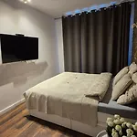 Daire Towarowa Orange Apartment, Free Parking, Air-conditioning, Self Check-in 24h Poznan