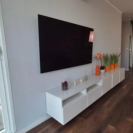 Towarowa Orange Apartment, Free Parking, Air-conditioning, Self Check-in 24h