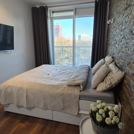 Towarowa Orange Apartment, Free Parking, Air-conditioning, Self Check-in 24h شقة *