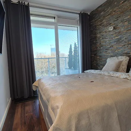 Towarowa Orange Apartment, Free Parking, Air-conditioning, Self Check-in 24h * Poznań