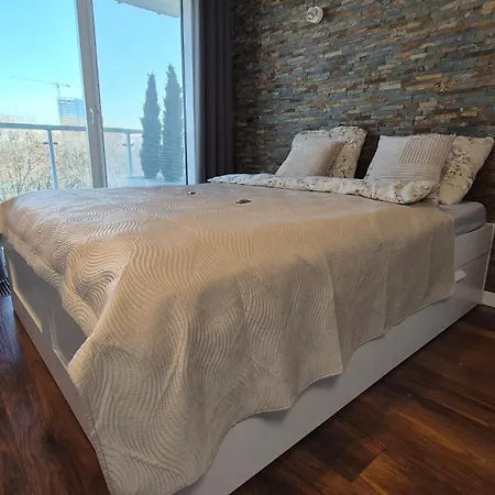 Apartament Towarowa Orange Apartment, Free Parking, Air-conditioning, Self Check-in 24h