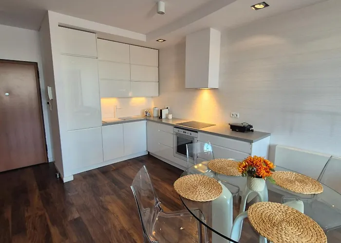 Towarowa Orange Apartment, Free Parking, Air-conditioning, Self Check-in 24h شقة *