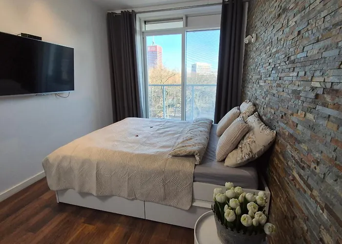 Towarowa Orange Apartment, Free Parking, Air-conditioning, Self Check-in 24h شقة *