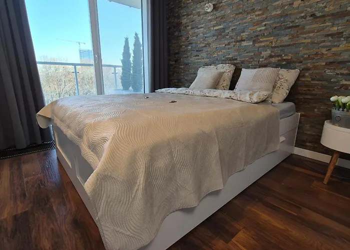 شقة Towarowa Orange Apartment, Free Parking, Air-conditioning, Self Check-in 24h