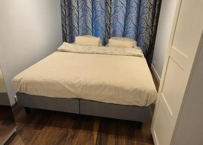 Towarowa Orange Apartment, Free Parking, Air-conditioning, Self Check-in 24h شقة